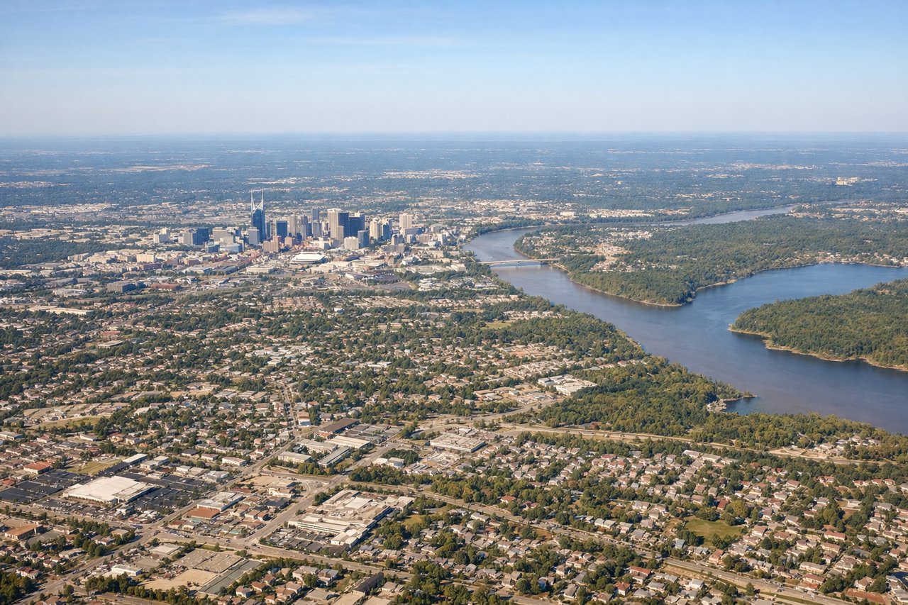 Right window seat view during landing at Nashville (BNA) — Downtown Nashville skyline (including the AT&T 'Batman' Building), Cumberland River, Nissan Stadium, Bridgestone Arena area