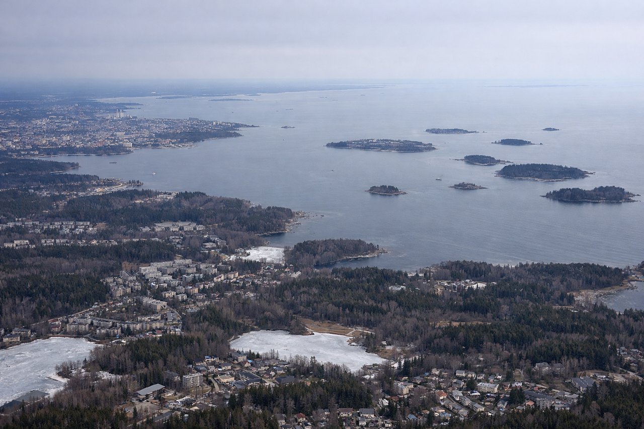 Aerial window seat view during landing at Helsinki (right side) — Gulf of Finland with archipelago islands, Lake Tuusula and surrounding Finnish lakes, Vantaa River valley, Helsinki's waterfront and harbor district